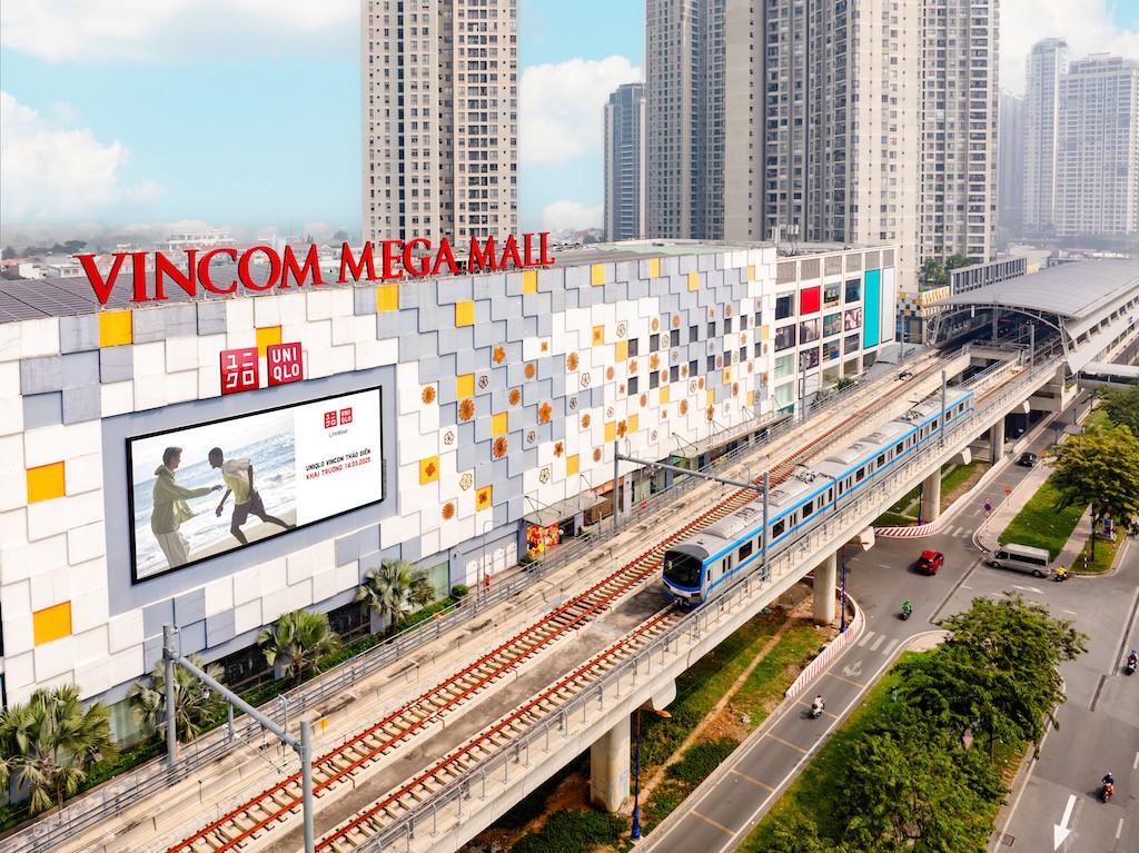 1-uniqlo-khai-truong-cua-thu-28-tai-tttm-vincom-mega-mall-thao-dien-vao-ngay-7-thang-3-1739408841.JPG