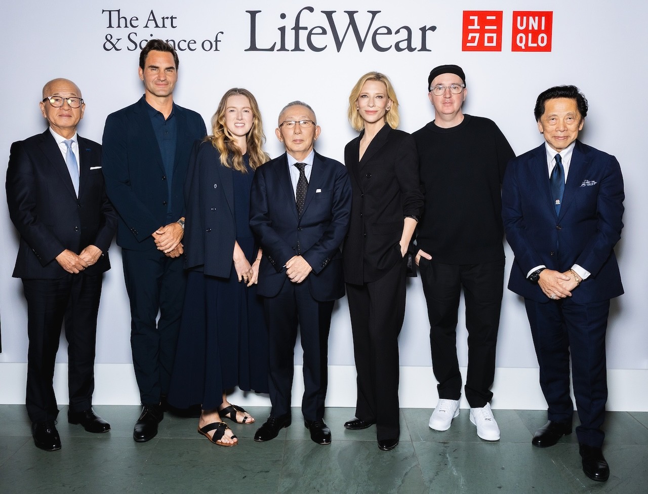 tu-trai-sang-phai-mitsuo-ohya-chu-tich-tap-doan-toray-industries-roger-federer-clare-waight-keller-tadashi-yanai-nha-sang-lap-thuong-hieu-uniqlo-chu-tich-tong-giam-doc-kiem-ceo-tap-doan-fast-reta-1758029603.jpg