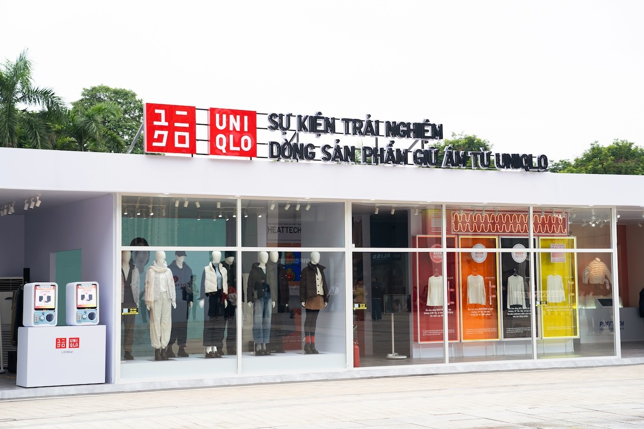 uniqlo-vua-to-chuc-su-kien-trai-nghiem-dong-san-pham-giu-am-tu-uniqlo-tai-khu-vuc-sanh-ngoai-troi-tttm-lotte-mall-west-lake-hanoi-1761313499.JPG