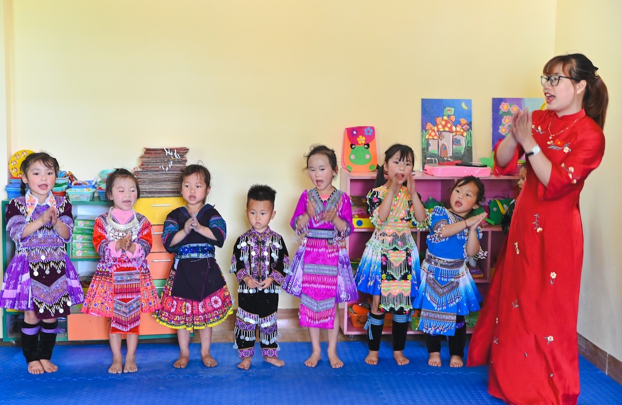 niem-vui-cua-co-tro-tai-diem-truong-ta-leng-1-truong-mam-non-pa-cheo-tinh-lao-cai-vao-ngay-khanh-thanh-vua-qua-1779286634.jpg