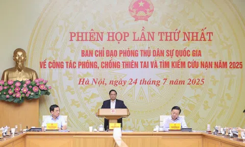 Thủ tướng: Bằng mọi cách tiếp cận nơi bị chia cắt do bão lũ, thiên tai