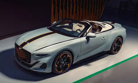 Siêu phẩm Bentley Batur Convertible đầu tiên được bàn giao