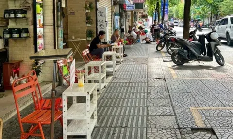 TP.HCM tiếp tục thu phí vỉa hè, lòng đường