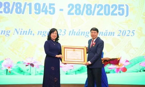 Vinh danh những đóng góp thầm lặng của cán bộ Văn phòng ngành Y tế