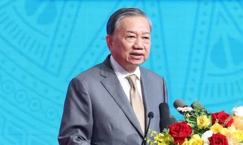 Tổng Bí thư mong muốn phụ nữ Việt Nam sẽ là 'điểm tựa hạnh phúc'