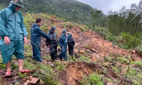 Nhiều khu vực ở Đà Nẵng xuất hiện thêm loạt vết nứt, hàng trăm hộ dân phải di dời khẩn cấp