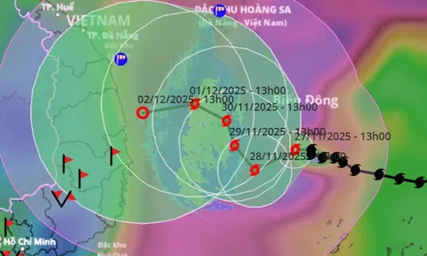 Bão số 15 Koto vẫn giật cấp 15, đảo hướng "dị thường"