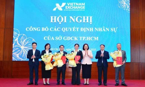 HoSE kiện toàn bộ máy lãnh đạo cấp cao: Ông Trịnh Sơn Hồng giữ ghế Quyền Chủ tịch, bà Nguyễn Thị Việt Hà làm Tổng Giám đốc
