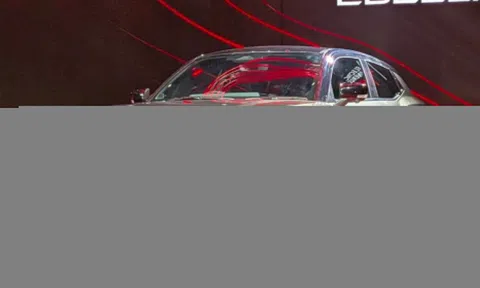 Urban Cruiser Ebella - mẫu xe điện Toyota đầu tiên tại Ấn Độ