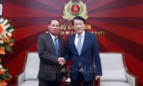 Tiếp tục vun đắp quan hệ hữu nghị Việt Nam - Lào