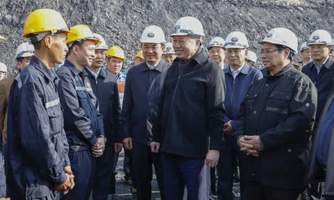 Tổng Bí thư Tô Lâm cùng Thủ tướng Phạm Minh Chính thăm công nhân ngành than