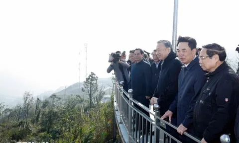 Tổng Bí thư dâng hương tại địa điểm lưu niệm Bác Hồ về thăm mỏ Đèo Nai