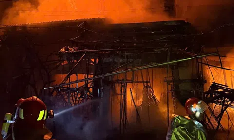 Cảnh sát PCCC TP.HCM khuyến cáo hiểm họa cháy, nổ ở các chợ truyền thống