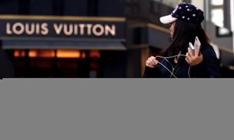 'Ông chủ' Louis Vuitton, Dior báo doanh số vượt kỳ vọng