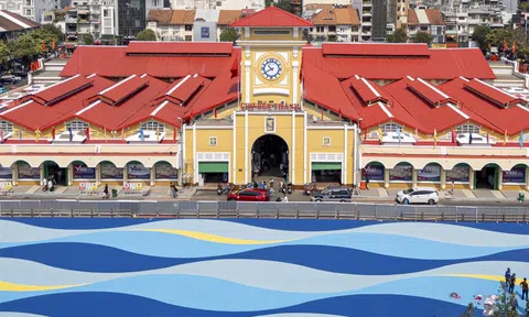 Chợ Bến Thành khác lạ sau chỉnh trang