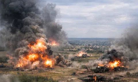 Từ UAV đến bom lượn: Nga mở đợt tập kích dồn dập vào các trận địa Ukraine