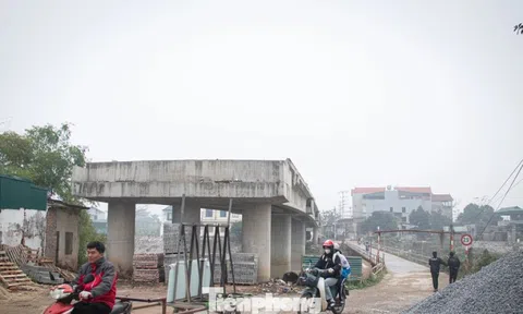 Hà Nội: Dự án cầu dừng thi công hơn nửa năm do vướng mặt bằng