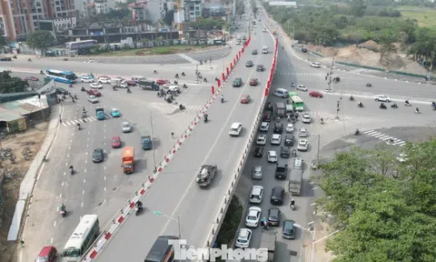 Xe đi lại thế nào khi điều chỉnh giao thông tại công trình hầm chui nút giao Cổ Linh?