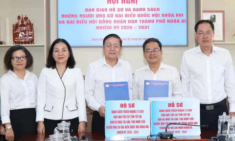 Bàn giao hồ sơ 282 người ứng cử đại biểu Quốc hội và HĐND TP.HCM để Mặt trận hiệp thương