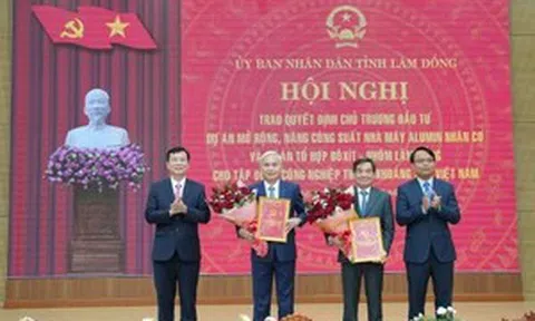 Lâm Đồng trao quyết định đầu tư 2 dự án mở rộng bauxite - nhôm gần 60.000 tỷ đồng