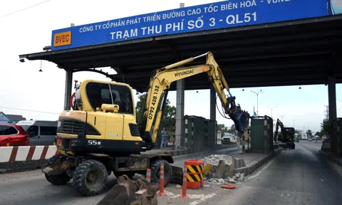 TP.HCM bắt đầu tháo dỡ trạm thu phí T3 trên quốc lộ 51