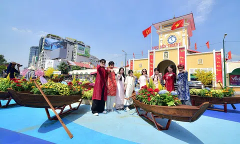 Cùng nhìn lại hành trình 'khoác áo mới' của chợ Bến Thành và nhiều khu vực trung tâm TP.HCM