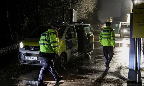 Cảnh sát chống khủng bố London điều tra nghi phạm 13 tuổi tấn công bạn học