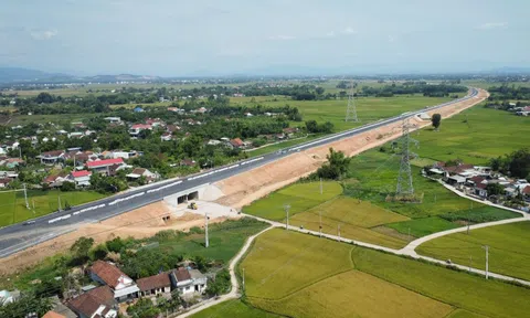 Đường cao tốc từ hầm đèo Cù Mông tới TP Quảng Ngãi đi vào khai thác từ hôm nay