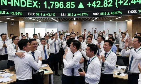 VN-Index bùng nổ gần 43 điểm, nhà đầu tư vỡ òa nhận "lì xì" sớm