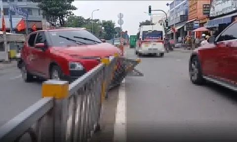 Ôtô mất lái đâm vào dải phân cách, gây tai nạn liên hoàn ở TP.HCM