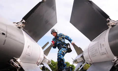 Cận cảnh trận địa tên lửa trực chiến canh trời cận Tết bên bờ biển Đà Nẵng