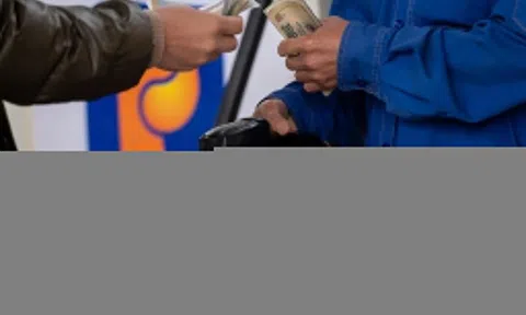 Giá xăng tăng vượt 19.000 đồng/lít