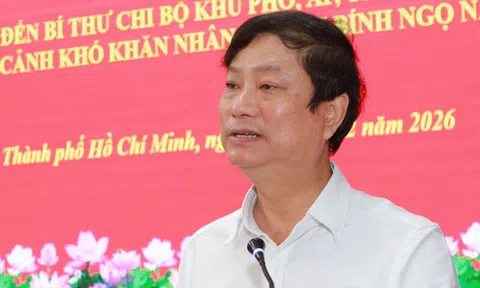 TP.HCM tặng quà Tết tới bí thư chi bộ khu phố tại phường Bình Dương