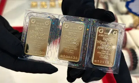 Thấy gì về giá vàng bạc thời gian qua?