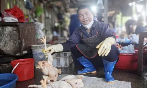 29 Tết, ngày 'hái ra tiền' của nghề thịt gà thuê