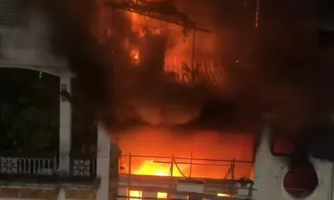 Nhà 3 tầng ở TP.HCM phát hỏa đêm giao thừa, 4 người kịp thoát thân