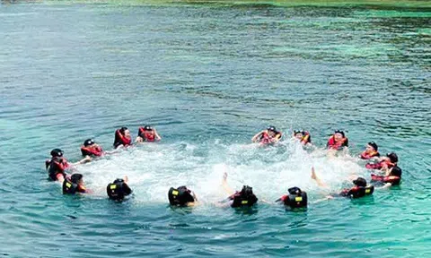 Khách quốc tế chọn trải nghiệm tour 3 đảo để chụp ảnh và lặn ngắm san hô ở Phú Quốc dịp Tết