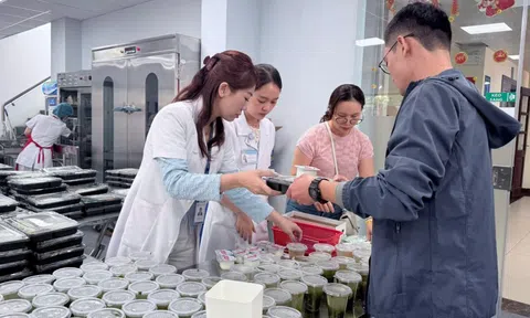 Những bữa cơm đầu năm sưởi ấm người bệnh đón Tết xa nhà