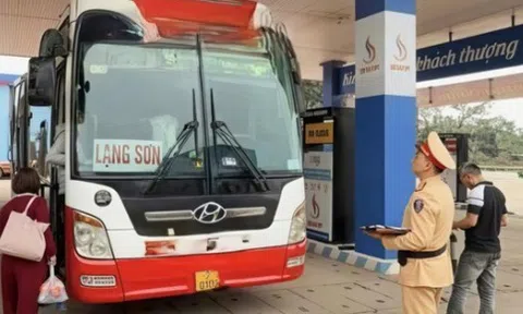 Bị 'tố' qua Zalo, xe giường nằm 21 chỗ chở 50 khách bị phạt hơn 217 triệu đồng