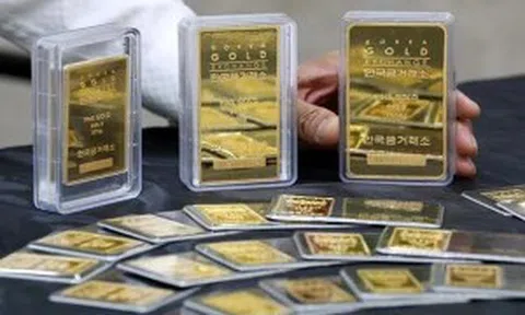 Giá vàng mùng 3 Tết duy trì mốc 181 triệu đồng, thế giới đảo chiều tăng mạnh