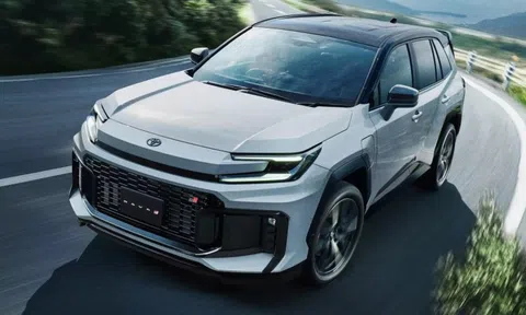 Toyota bán xe hybrid cắm sạc, có cả tính năng 'pin dự phòng'