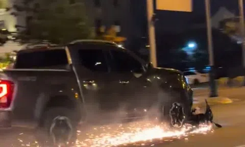 Ôtô kéo lê xe máy, một người tử vong