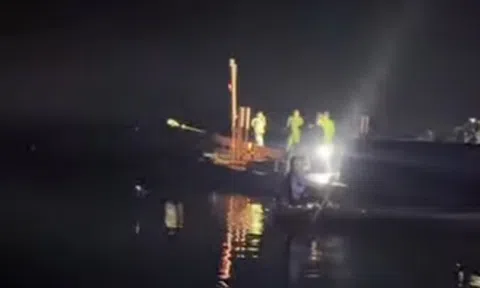 6 người mất tích sau vụ tàu khách va chạm phà chở đá trên hồ Thác Bà