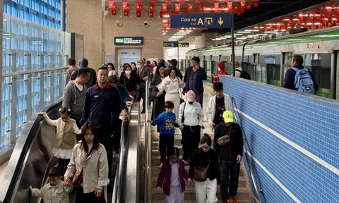 Hơn 243.000 lượt khách đi tàu điện ở Hà Nội trong 9 ngày Tết