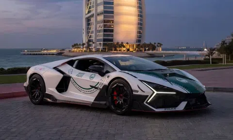 Siêu xe Lamborghini Revuelto Mansory làm xe cảnh sát Dubai