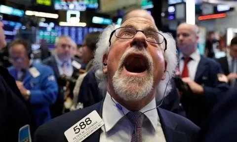 Khối ngoại bán ròng đột biến hơn 1.200 tỷ đồng phiên đầu năm Bính Ngọ, cổ phiếu nào bị "xả" mạnh nhất?