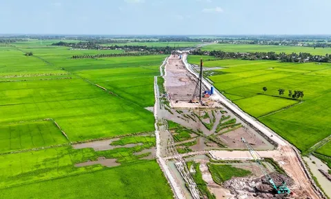 'Xông đất' những công trình ra đảo Hòn Khoai