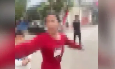 Mời người đòi thu tiền đỗ xe gần cổng chùa ở Ninh Bình lên công an