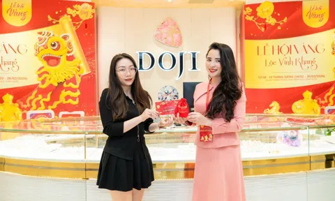 DOJI hút khách mua vàng bạc ngày Thần Tài
