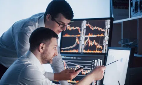 Khối ngoại giảm bán ròng phiên cuối tuần, vẫn "xả" hơn 400 tỷ đồng tại 2 mã Bluechips